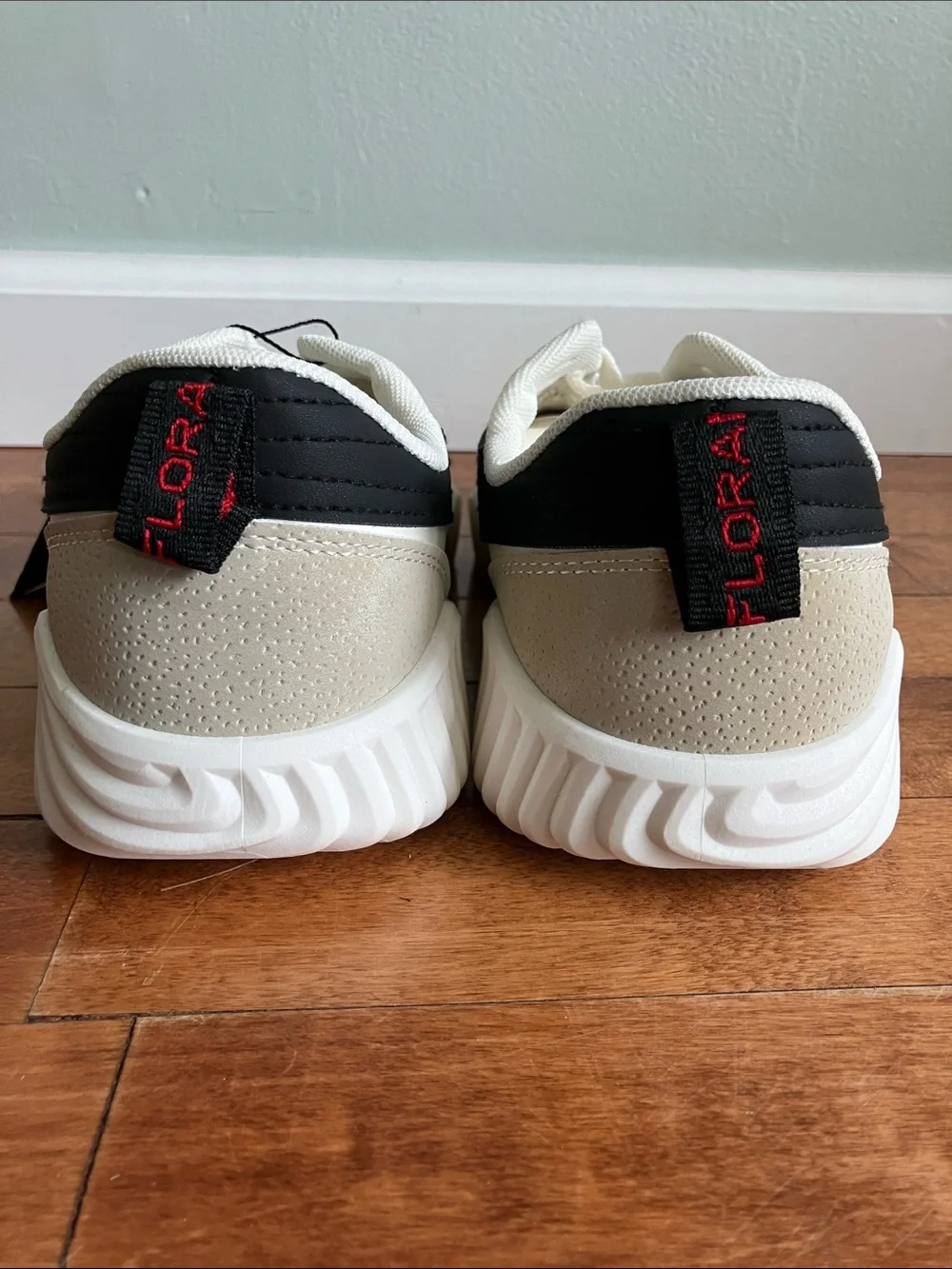De Florance Retro Comfort Sneakers Womens 7.5 White Black Platform NWT